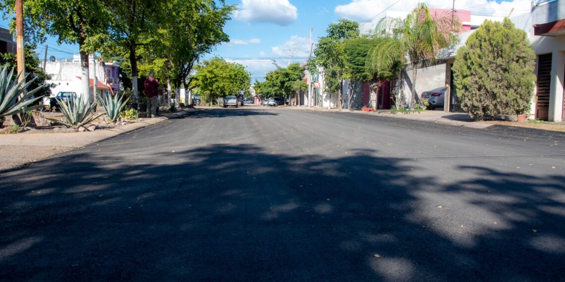 Ayuntamiento continúa con rehabilitación de vialidades, realizan labores de reencarpetado y bacheo