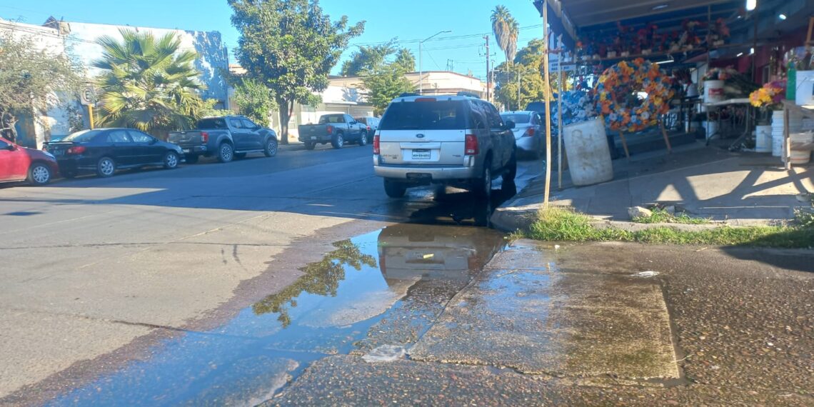 Autoridades no responden ante el peligro por  fuga de agua