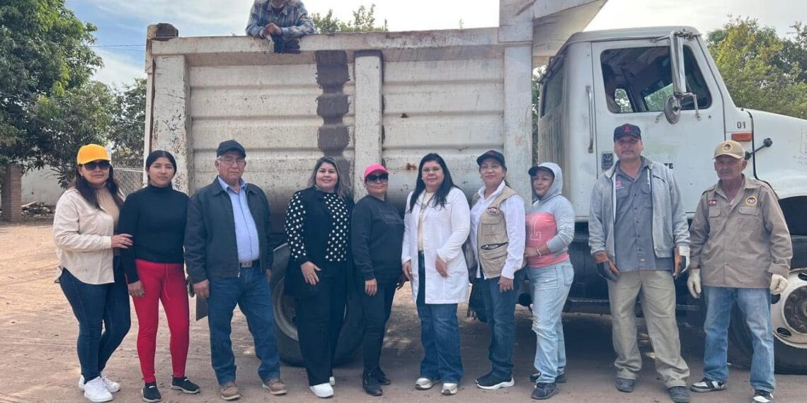 Jornada de eliminación de criaderos en el Ejido Taxtes para prevenir enfermedades