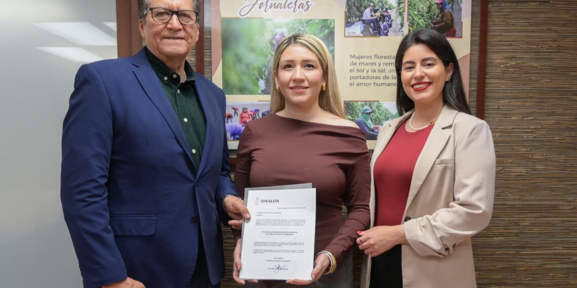 El Mtro. Feliciano Castro Meléndrez le toma protesta a la titular de la Unidad de Asuntos Jurídicos de la SEMujeres
