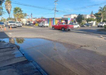 Alerta:  Vecinos de la colonia centro reportan fuga de agua. NR | Noticias