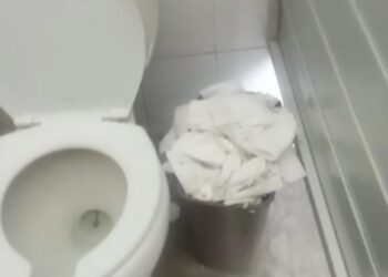 ¡Un cochinero! Denuncia falta de higiene en baños de la Zona 030 – NR | NOTICIAS