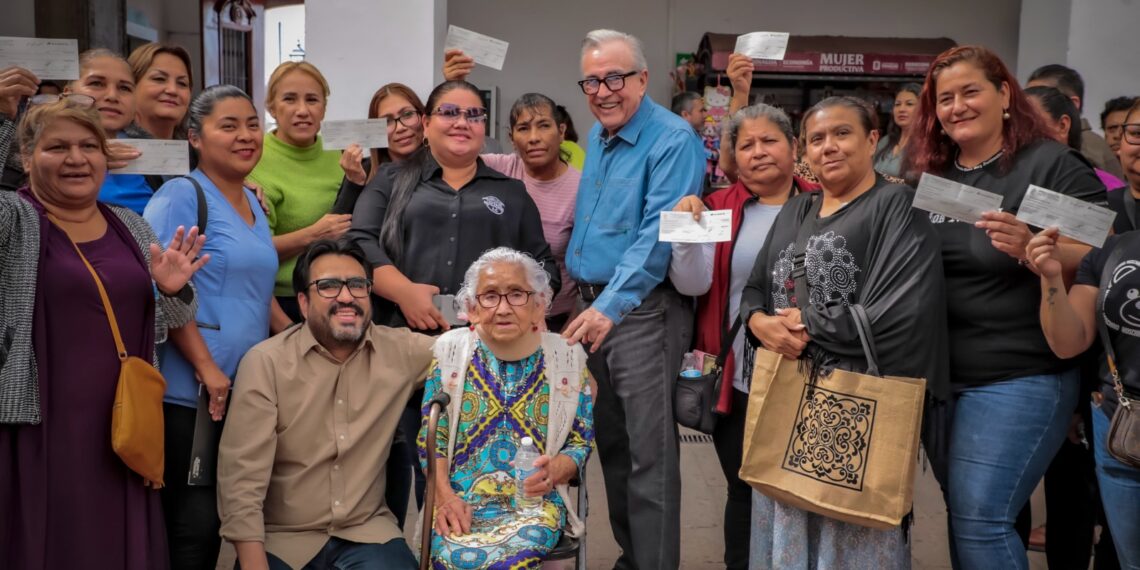 Los apoyos directos a pequeños comerciantes serán permanentes: Rocha Moya