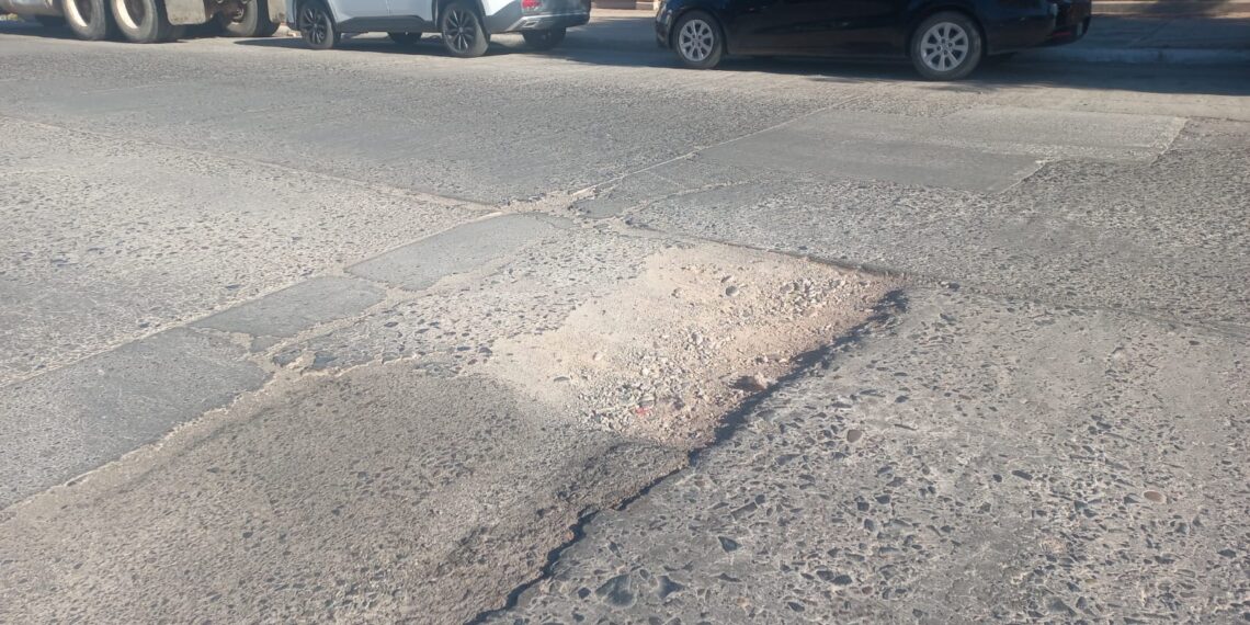 Ciudadanos reportan bache en el sector Centro Los Mochis NR | Noticias