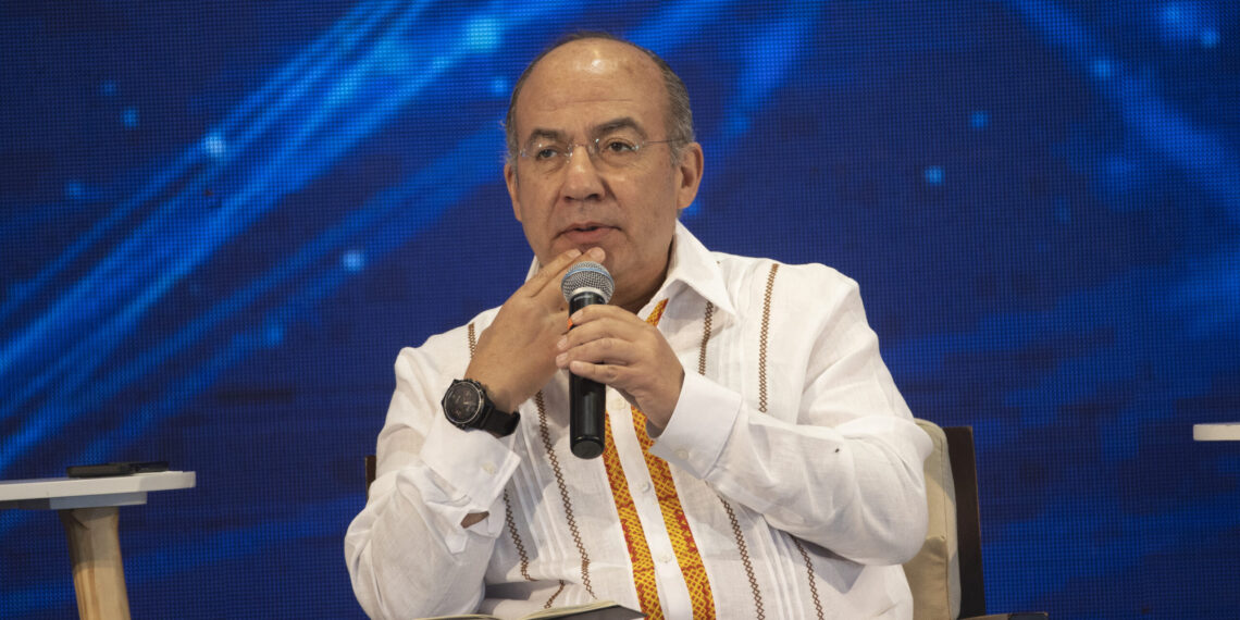 México sí puede convertirse en Venezuela, advierte Felipe Calderón