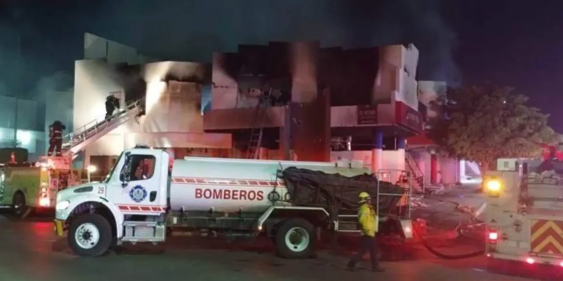 Incendio intencional destruye inmueble en el Centro Sinaloa, en Culiacán