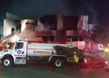 Incendio intencional destruye inmueble en el Centro Sinaloa, en Culiacán
