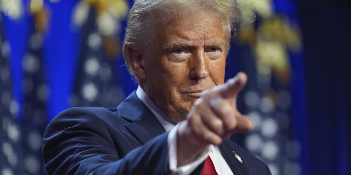 “Fabriquen en Estados Unidos o paguen aranceles”, advierte Trump en Davos