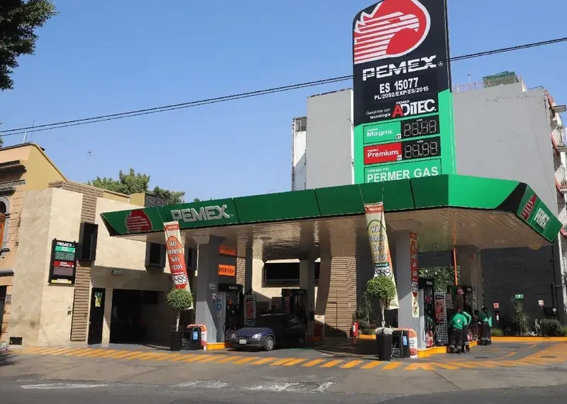 Sheinbaum espera que acuerdo para topar gasolina magna sea permanente