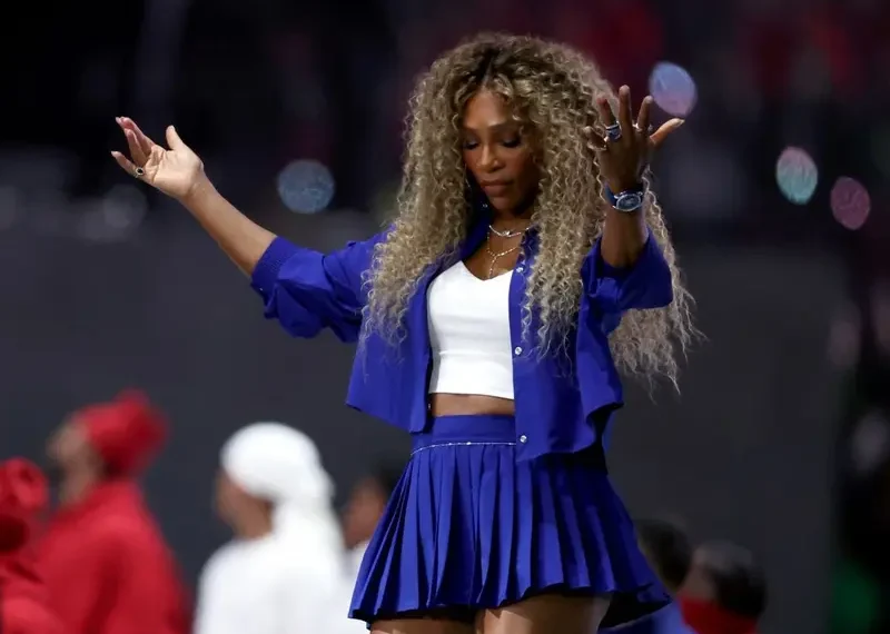 Serena Williams bailó el ‘crip walk’ en el Super Bowl; ahora la critican por ‘glorificar’ a pandillas