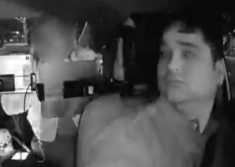 Mujer amenaza a conductor de Uber con navaja por si intenta ‘algo raro’