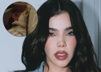 Peso Pluma aparece escondido en fotos de Kenia Os en Nueva York