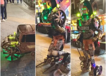 VIDEO: Artista callejero en Puebla sorprende con traje de Transformer realista