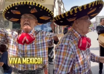 VIDEO: abuelito viaja de Chile a México para cumplir su sueño de cantar con mariachi; así fue el tierno momento