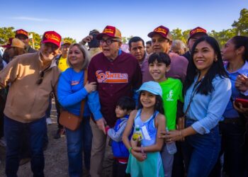 El amor a la educación de las y los maestros, son una muestra de toda la grandeza de Sinaloa: Rocha Moya