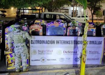 Liberan a una persona privada de la libertad y aseguran máquinas tragamonedas al sur de Sinaloa