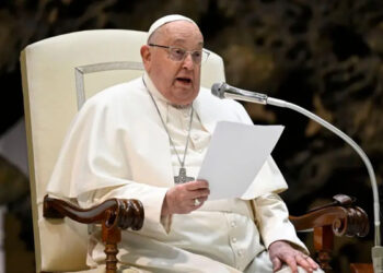 Papa Francisco no ha vuelto a sufrir crisis respiratorias y puede levantarse