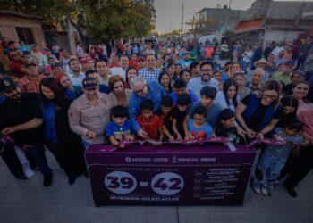 Dignificando la calidad de vida de la gente, obras con sentido social llegan a Culiacancito; Rocha Moya y Juan de Dios entregaron cuatro calles en la sindicatura