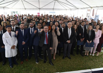 Con el orgullo de haberse formado en la UAS, egresan 54 médicos de 15 especialidades del Centro de Investigación y Docencia en Ciencias de la Salud (CIDOCS)