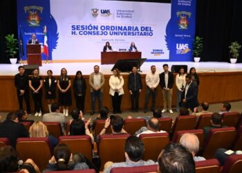 En el cumplimiento de la ley, el H. Consejo Universitario toma protesta a integrantes de la Comisión de Elecciones y Consultas, aprueba su reglamento y nombra al Presidente del Tribunal Universitario