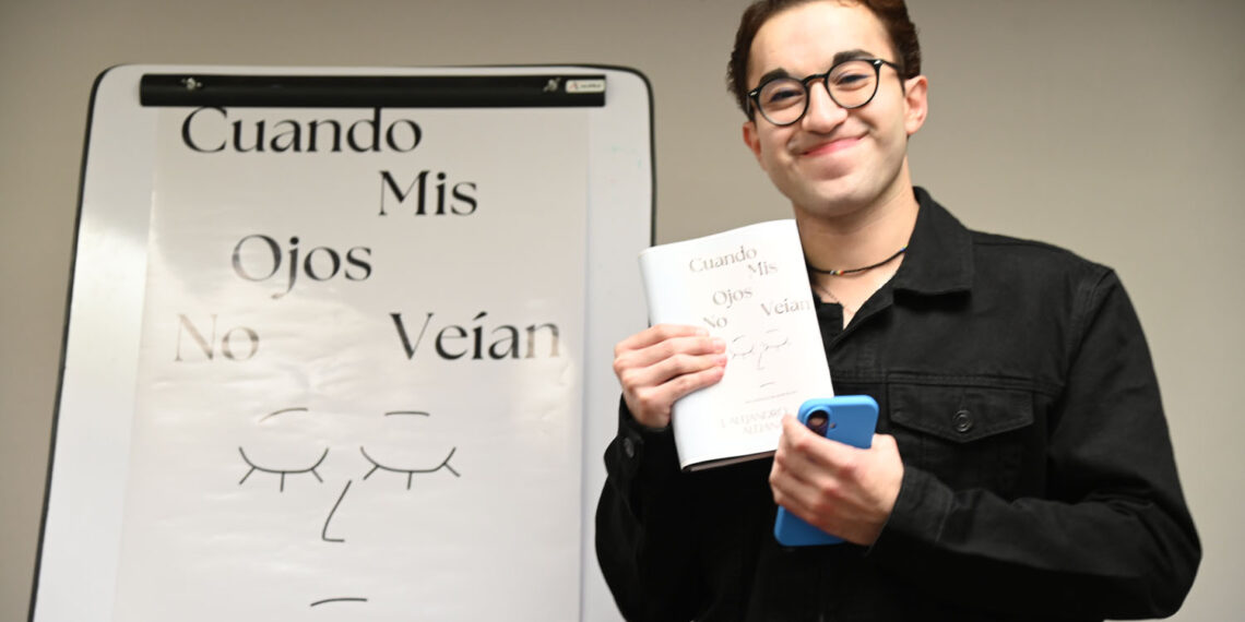 ¡Del consultorio a la pluma! Jesús Alejandro, egresado de la Facultad de Medicina de la UAS, publica su poemario “Cuando mis ojos no veían”