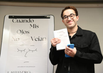 ¡Del consultorio a la pluma! Jesús Alejandro, egresado de la Facultad de Medicina de la UAS, publica su poemario “Cuando mis ojos no veían”