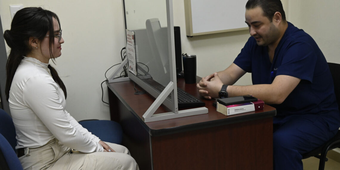 Necesario prevenir con ejercicio y un estilo de vida saludable problemas como la sarcopenia en el momento de estar hospitalizados, señala experto