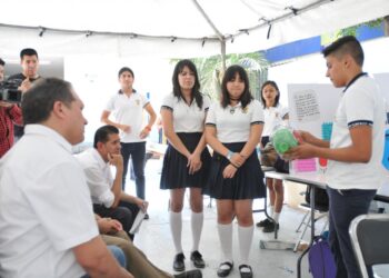 La educación también debe fortalecer las habilidades socioemocionales, no solamente centrarse en los conocimientos académicos, señala experta