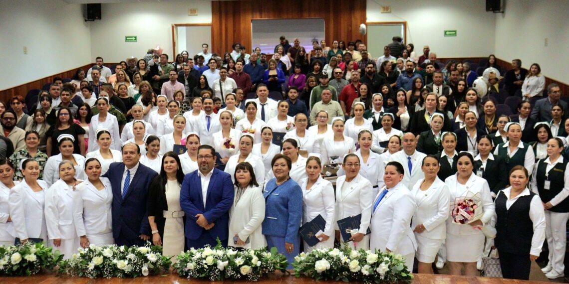 Con emotiva ceremonia se gradúa la generación 2023-2025 de la UAS en la Licenciatura en Enfermería Complemento de Nivel Técnico Profesional