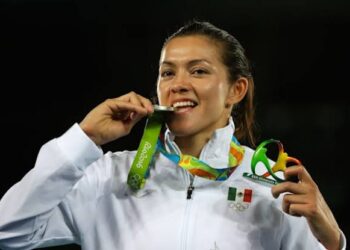 Inscribirán con letras doradas el nombre de ‘Chayito’ Espinoza en el Muro de Honor del Congreso