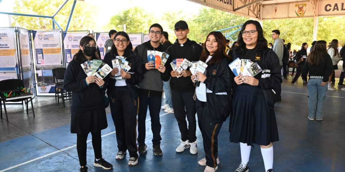 Estudiantes de la Unidad Regional Norte agradecen la realización de la Muestra Profesiográfica UAS 2025 y su pertinencia para tomar una mejor decisión