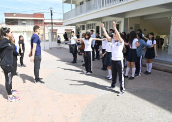Lleva la Unidad de Bienestar Universitario el programa “Nutre-Muévete-Atrévete” a la Preparatoria Hermanos Flores Magón