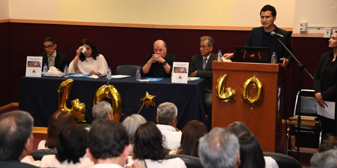 La Facultad de Ciencias Químico Biológicas de la UAS devela placa por el 40 aniversario de la Generación 1979-1984 de la Licenciatura en Ingeniería Bioquímica
