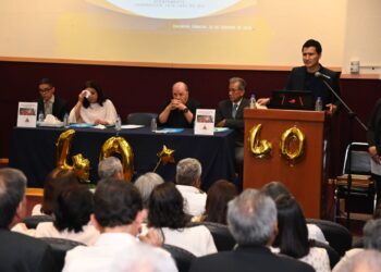 La Facultad de Ciencias Químico Biológicas de la UAS devela placa por el 40 aniversario de la Generación 1979-1984 de la Licenciatura en Ingeniería Bioquímica