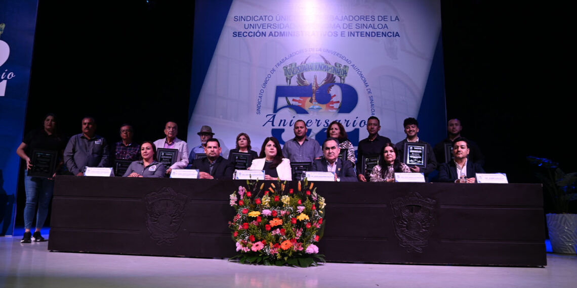 En unidad y con el bienestar como elementos primordiales de la UAS y sus trabajadores, el SUNTUAS Sección Administrativos e Intendencia festeja su 52 aniversario