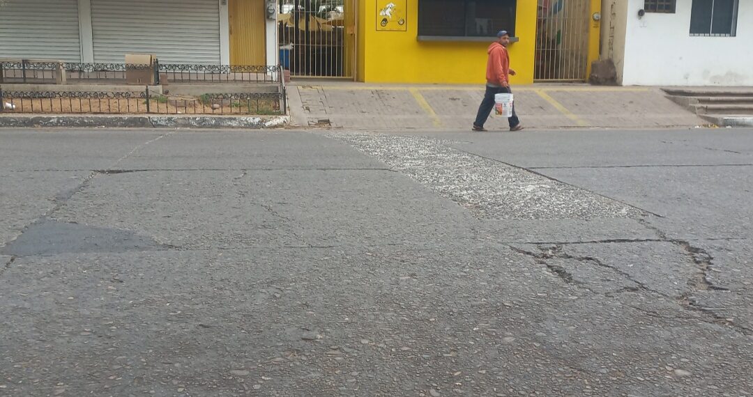 Ciudadanos reportan bache en Calle Obregón – NR | NOTICIAS