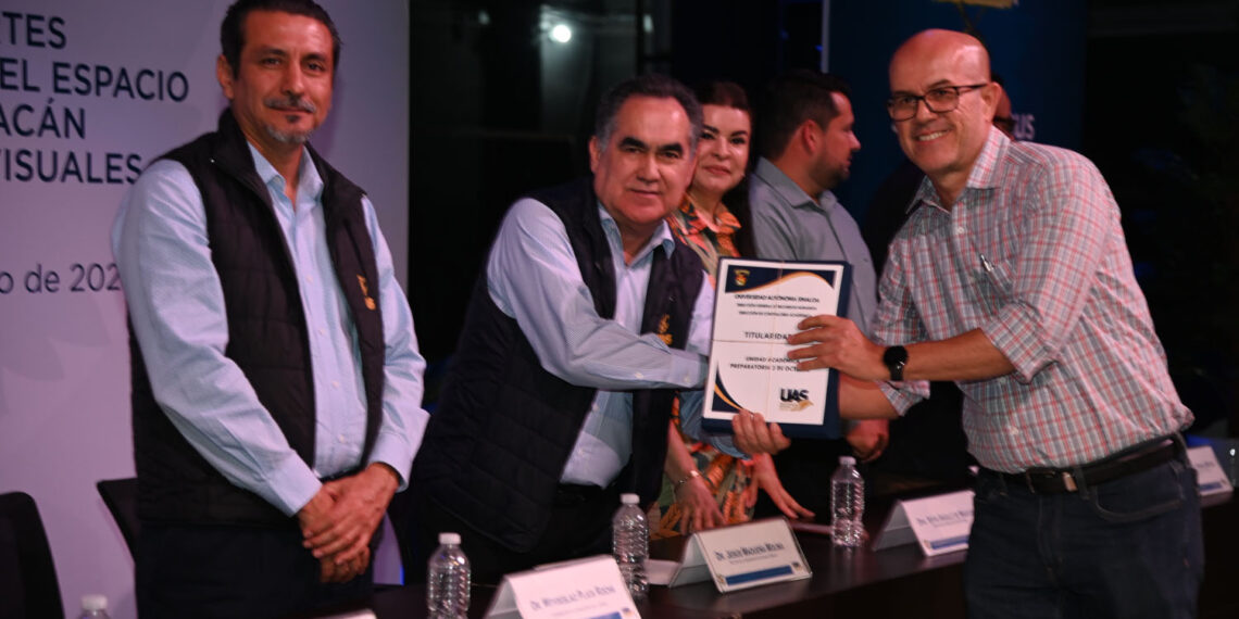 Cumple su compromiso el Rector Jesús Madueña; hace entrega de Titularidades Académicas a 325 docentes de 8 unidades académicas de la UAS en la zona Centro