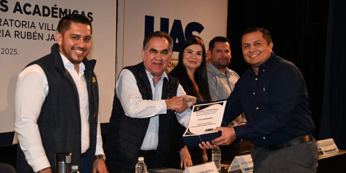 El Rector Jesús Madueña hace justicia a los trabajadores universitarios; en unidad entrega 183 titularidades académicas a docentes de la zona sur