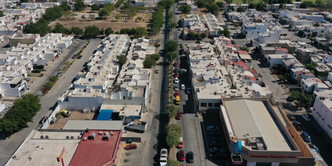 Transforman el bulevar Universo mediante labores de reencarpetado