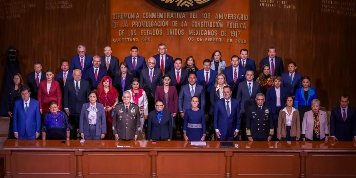 Acompaña Rocha a la presidenta Claudia Sheinbaum a la conmemoración del 108 Aniversario de la Constitución de México, en Querétaro