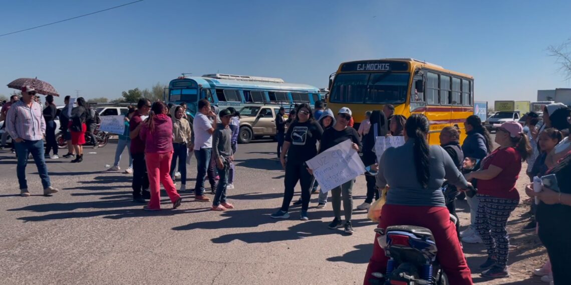 Madres y padres de familia de la primaria Guadalupe Victoria bloquearon carretera Los Mochis-Ahome – NR | NOTICIAS