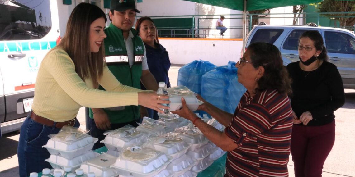 Apoyo alimentario de DIF Culiacán llega a familiares de pacientes en el IMSS Regional 1 a través de ALAJIBUA