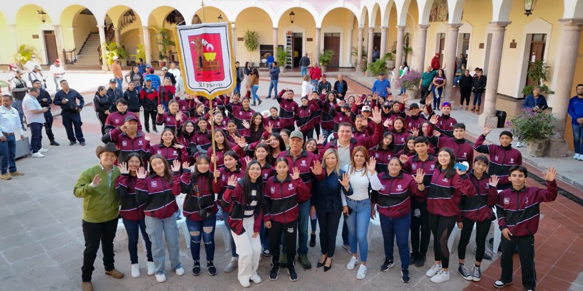 Alcalde Gildardo Leyva realiza abanderamiento oficial a 150 atletas y entrenadores rumbo a los Juegos CONADE 2025