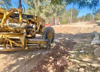 Gobierno de El Fuerte trabaja en la rehabilitación decalle 5 de Mayo en San Blas