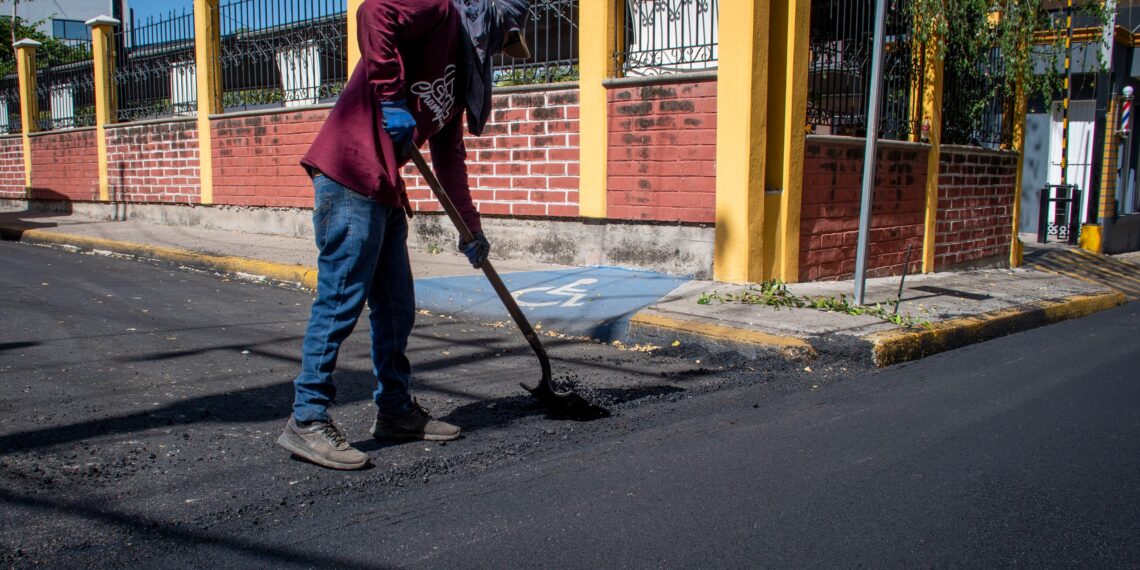 Mejor infraestructura vial: obras de reencarpetado y bacheo avanzan