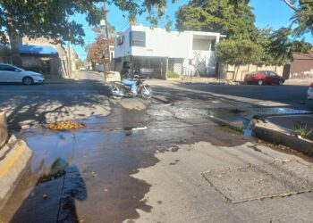 Ciudadanos reportan fuga de agua en calle Allende – NR | NOTICIAS