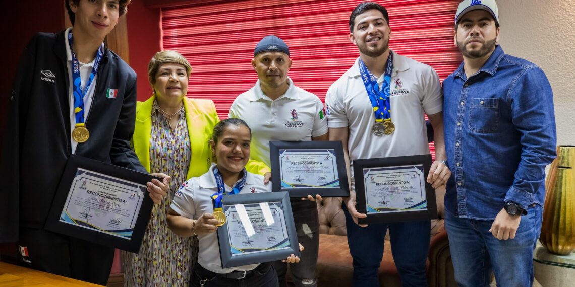 La alcaldesa, Dra. Cecilia Ramírez, reconoce a Pauleth Mejía, Luis Carlos López y Jesús Jáuregui por su destacada participación en el Gran Prix de Paratletismo Dubai 2025