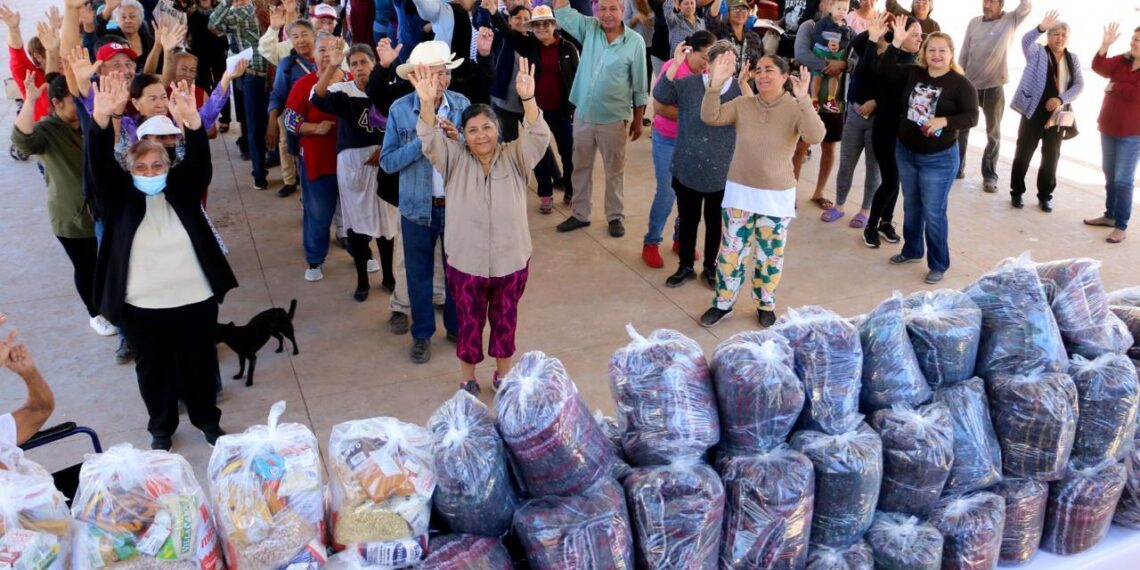 Los apoyos del Sistema DIF Ahome llegan cuando más se necesitaban: Sra. Carolina Vázquez Riveros