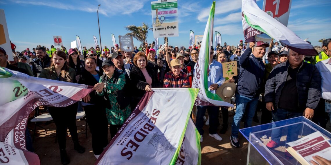 El Municipio, la SEBIDES y la sociedad trabajan Juntos por una Playa Limpia en Las Glorias