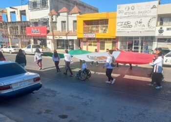 Ahomenses responden: ¿Qué representa para la nación el Día de la Bandera Mexicana? – NR | NOTICIAS